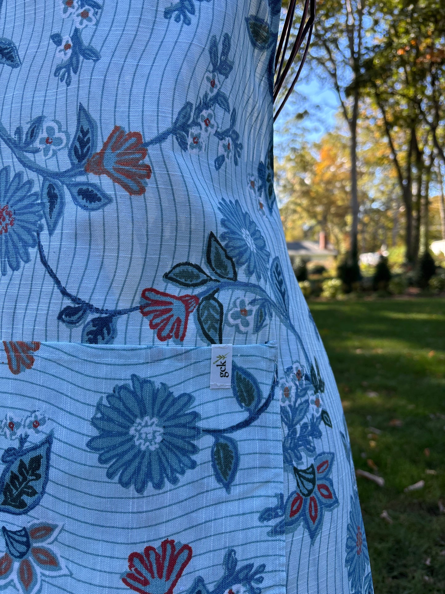 blue flower apron
