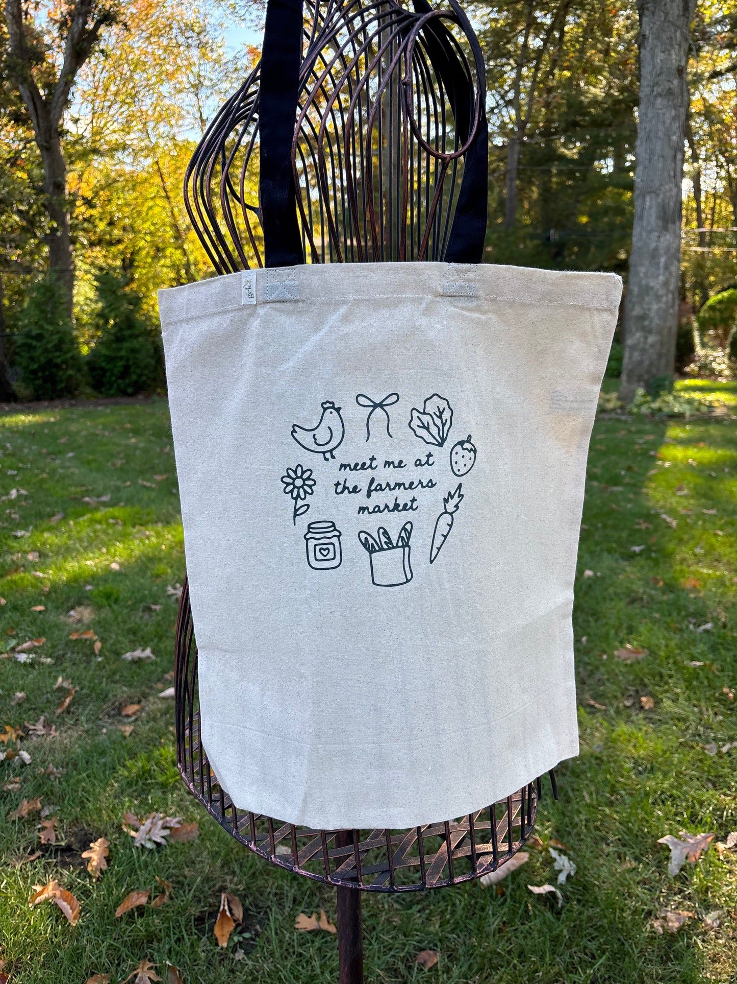 "meet me at the farmers market" Tote